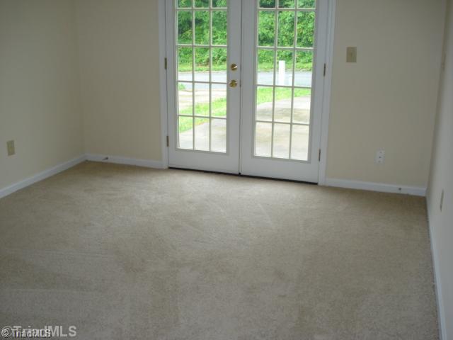 602 Kelly Road Greensboro, NC 27401 - Photo 10 of 10 Den/Family/Great Room.