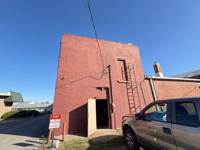 a house view with a outdoor space