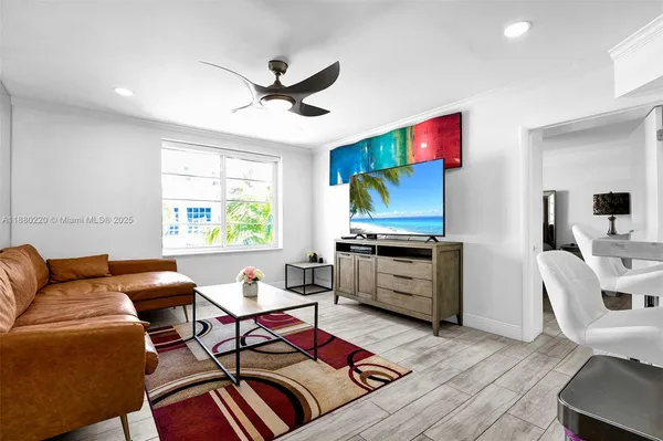 $365,000 | 1460 Ocean Drive, Unit 305, Miami Beach, FL 33139