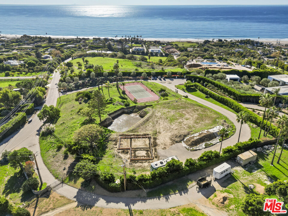 5909 Philip Avenue Malibu, CA 90265 - Photo 2 of 16