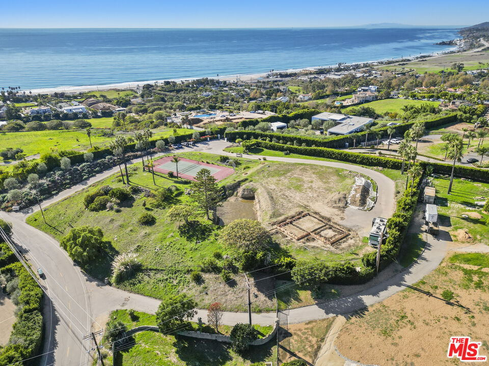 5909 Philip Avenue Malibu, CA 90265 - Photo 4 of 16