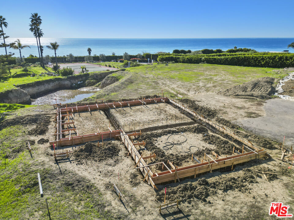 5909 Philip Avenue Malibu, CA 90265 - Photo 8 of 16