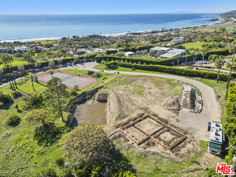5909 Philip Avenue Malibu, CA 90265 - Photo 9 of 16