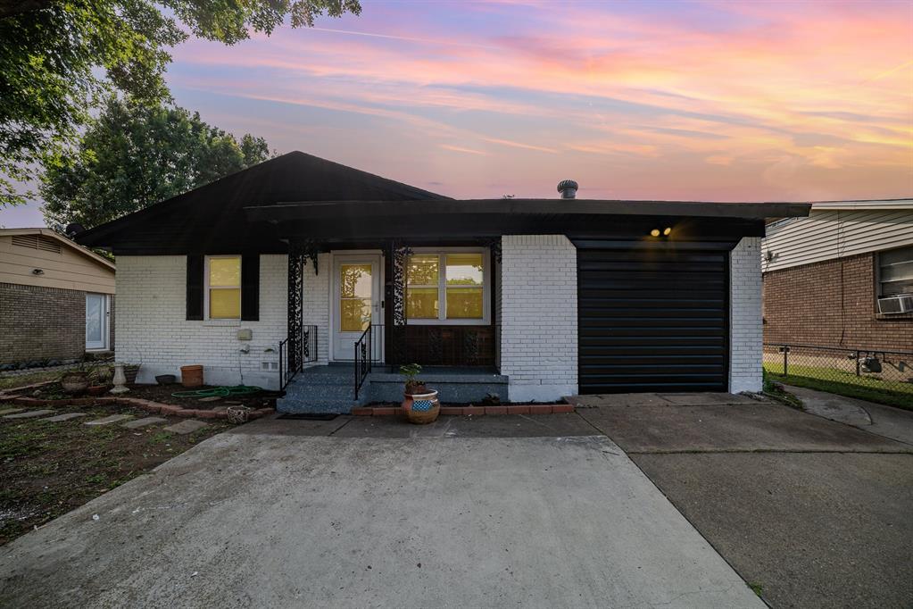 a view of a car park in front of house