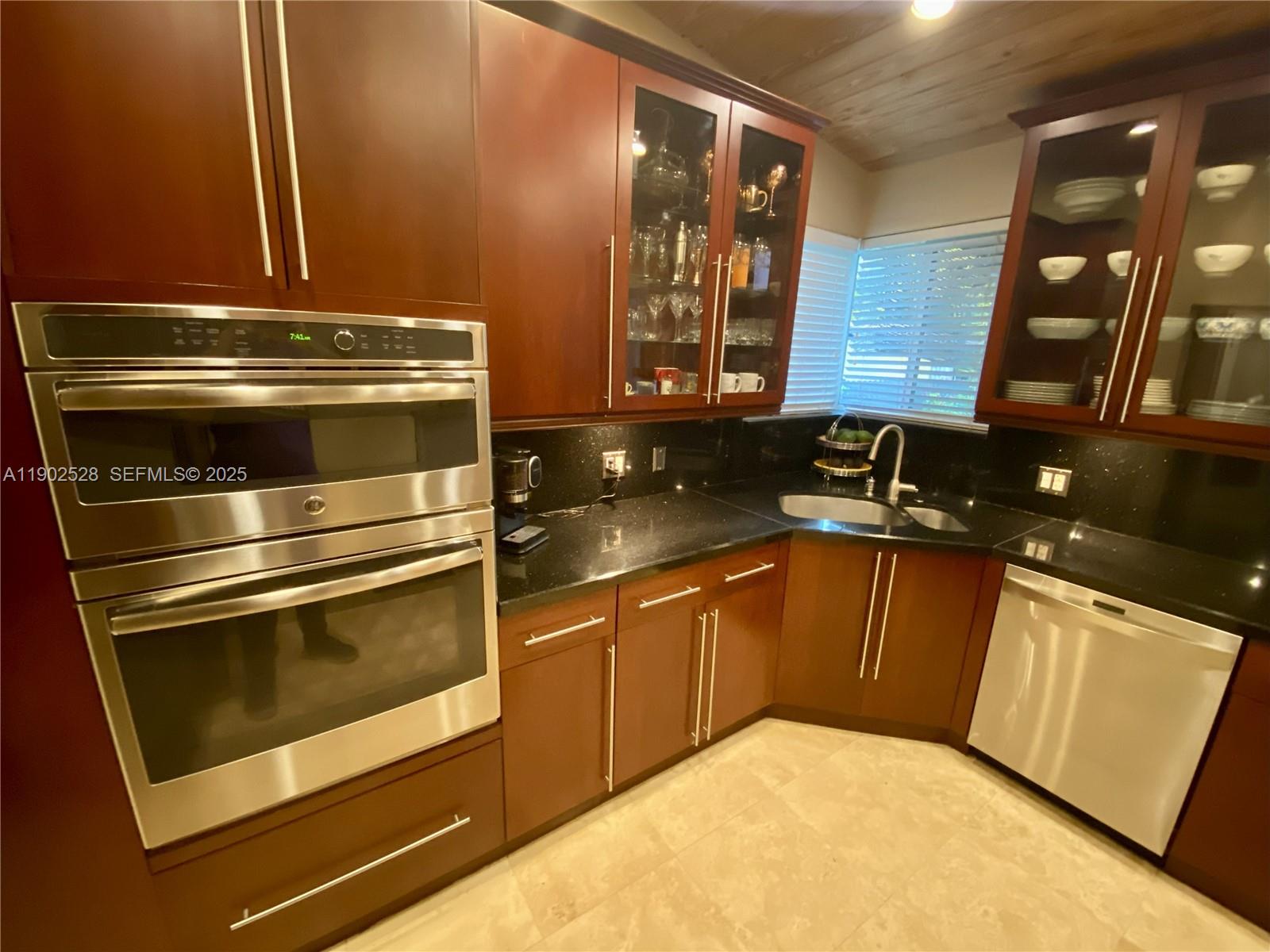 5935 Southwest 42nd Street Miami, FL 33155 - Photo 6 of 42