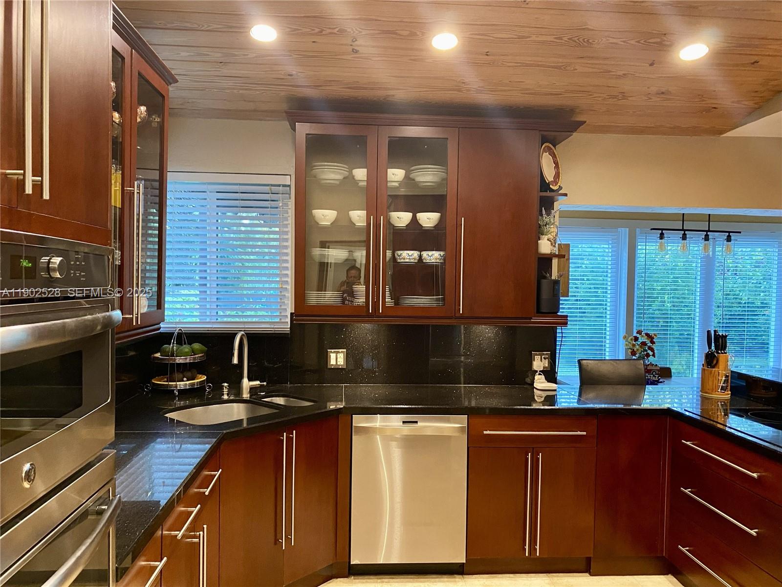 5935 Southwest 42nd Street Miami, FL 33155 - Photo 7 of 42