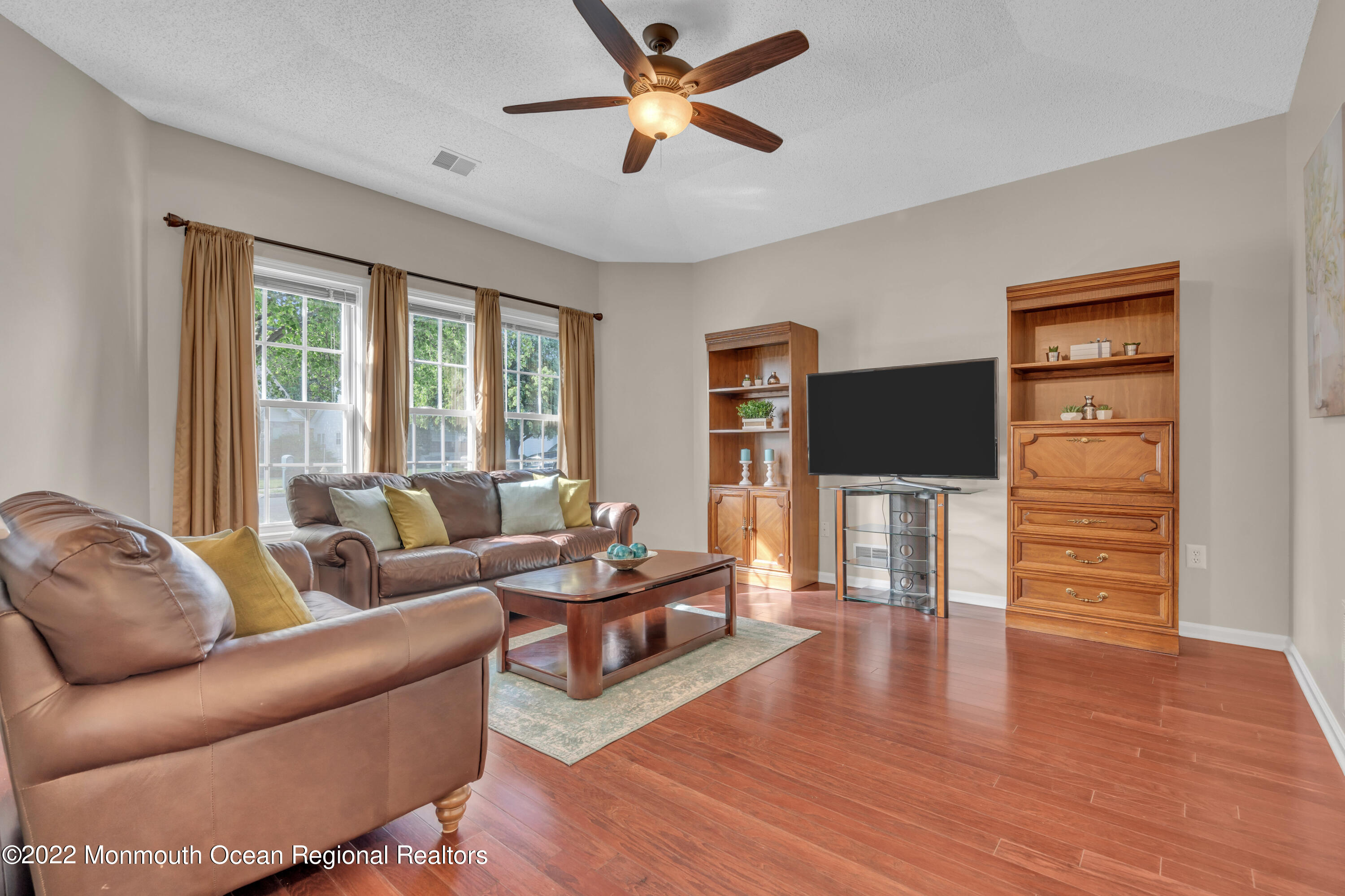 127 Riva Boulevard Brick, NJ 08723 - Photo 11 of 39 SPACIOUS LIVING ROOM