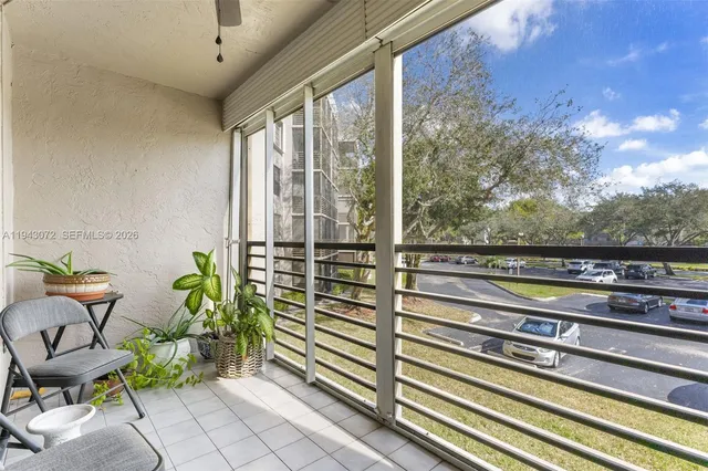 $225,000 | 1000 Colony Point Circle, Unit 220, Pembroke Pines, FL 33026