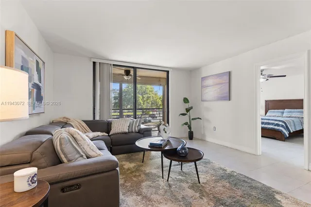 $225,000 | 1000 Colony Point Circle, Unit 220, Pembroke Pines, FL 33026