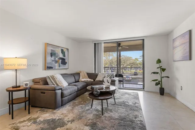 $225,000 | 1000 Colony Point Circle, Unit 220, Pembroke Pines, FL 33026