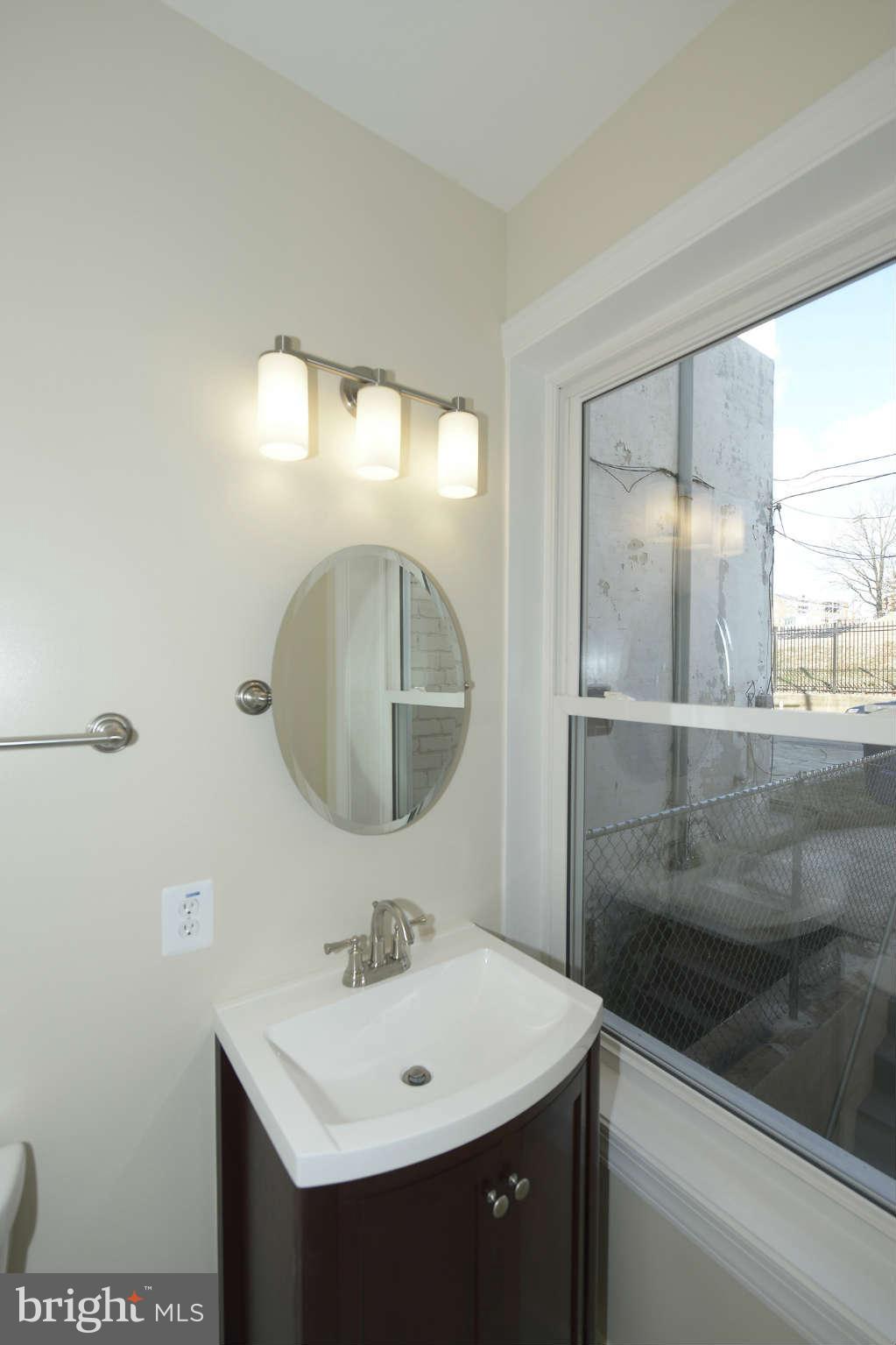 158 R Street Northeast Washington, DC 20002 - Photo 14 of 28 Bath