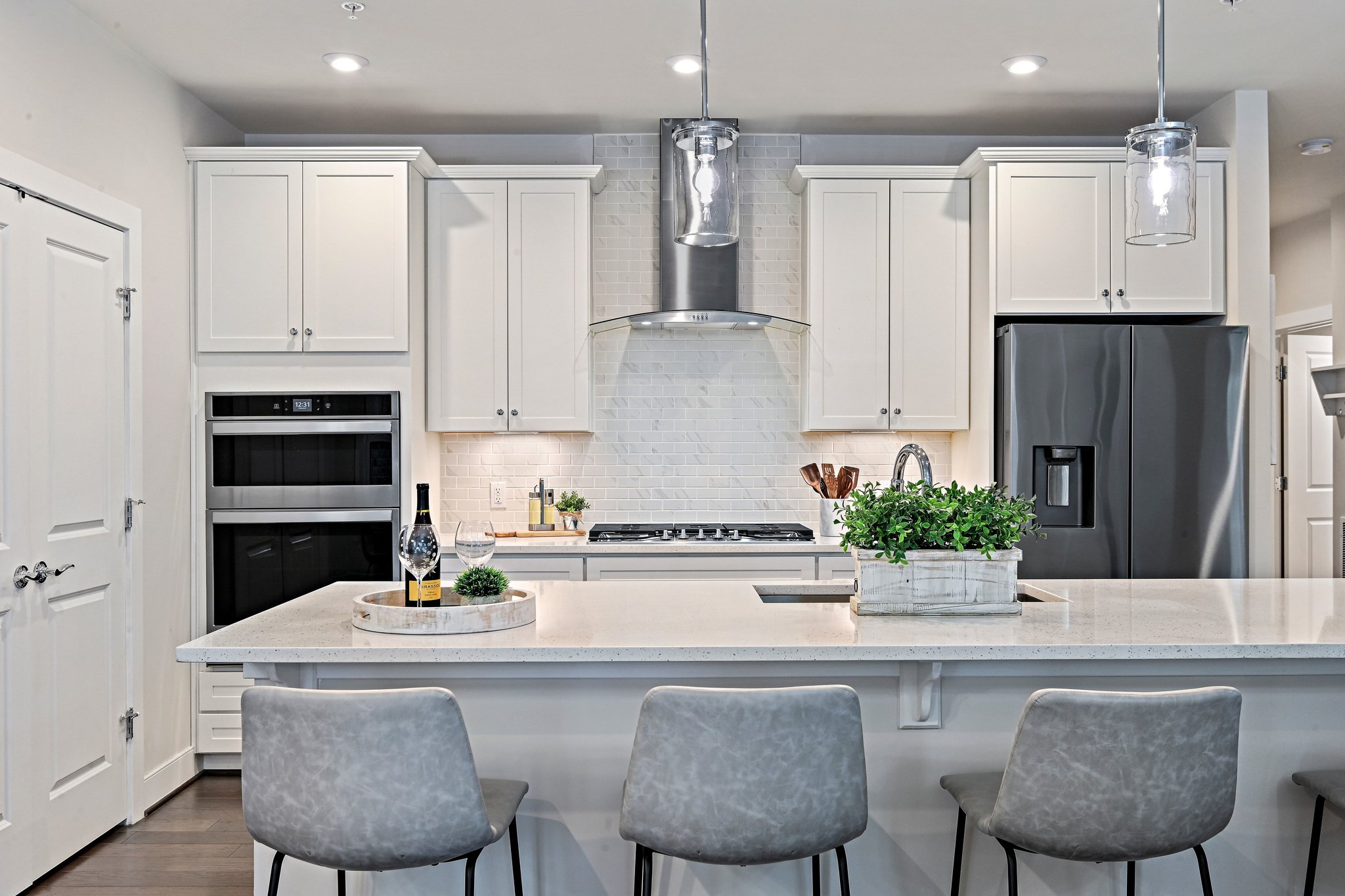2320 Field Point Road, Unit 4102 Herndon, VA 20171 - Photo 5 of 39 a kitchen with stainless steel appliances granite countertop a kitchen island a stove a table and chairs in it