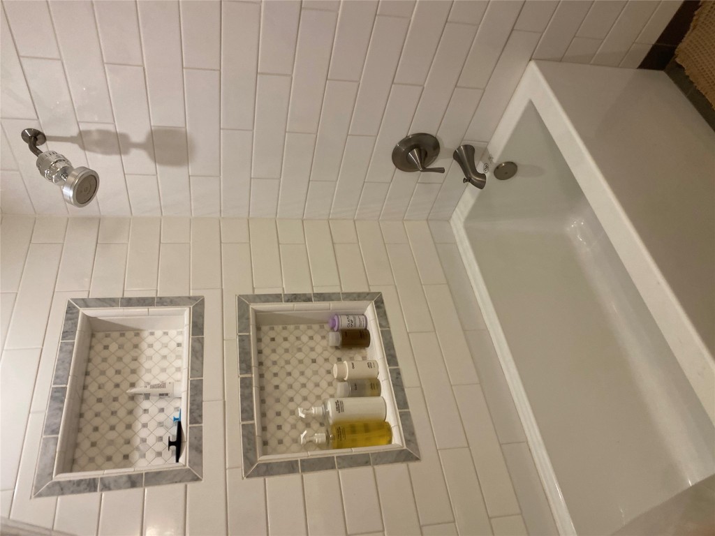 2414 South 5th Street, Unit A Austin, TX 78704 - Photo 12 of 18 a bathroom with a bathtub and mirror