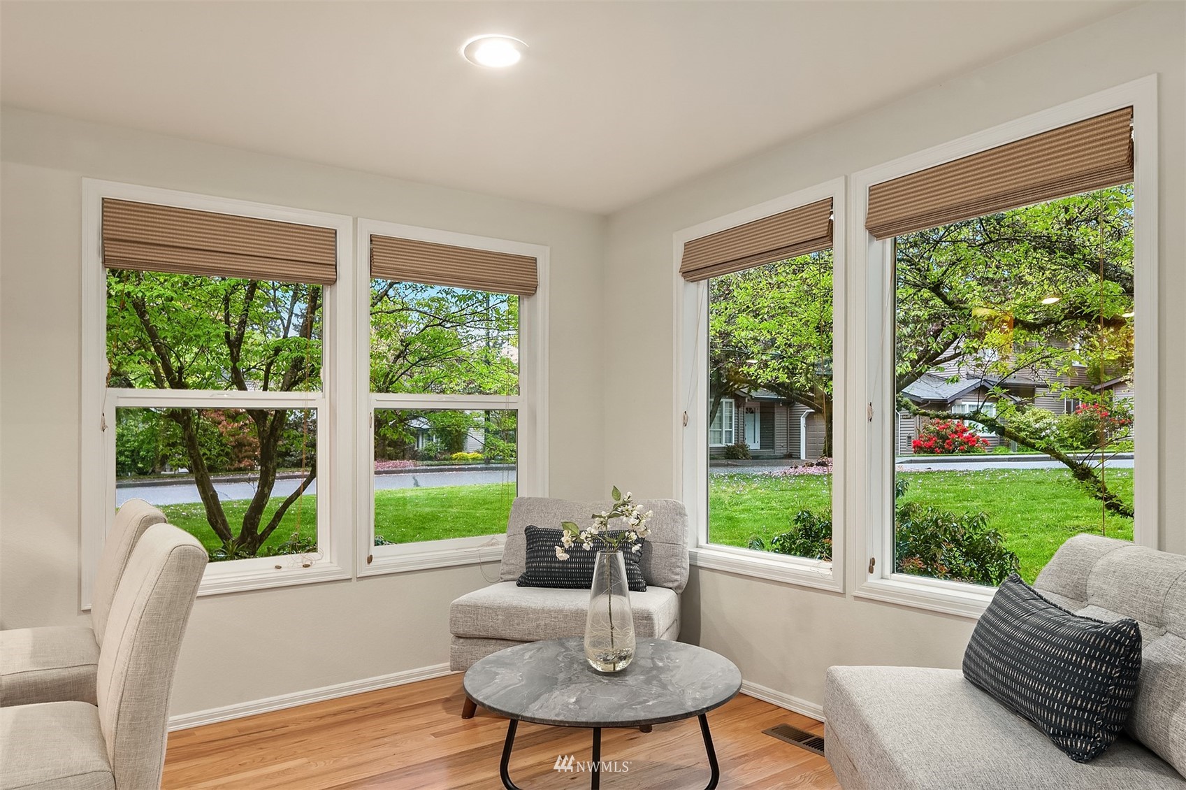 6730 114th Avenue Southeast Bellevue, WA 98006 - Photo 14 of 32 a living room with furniture and a window