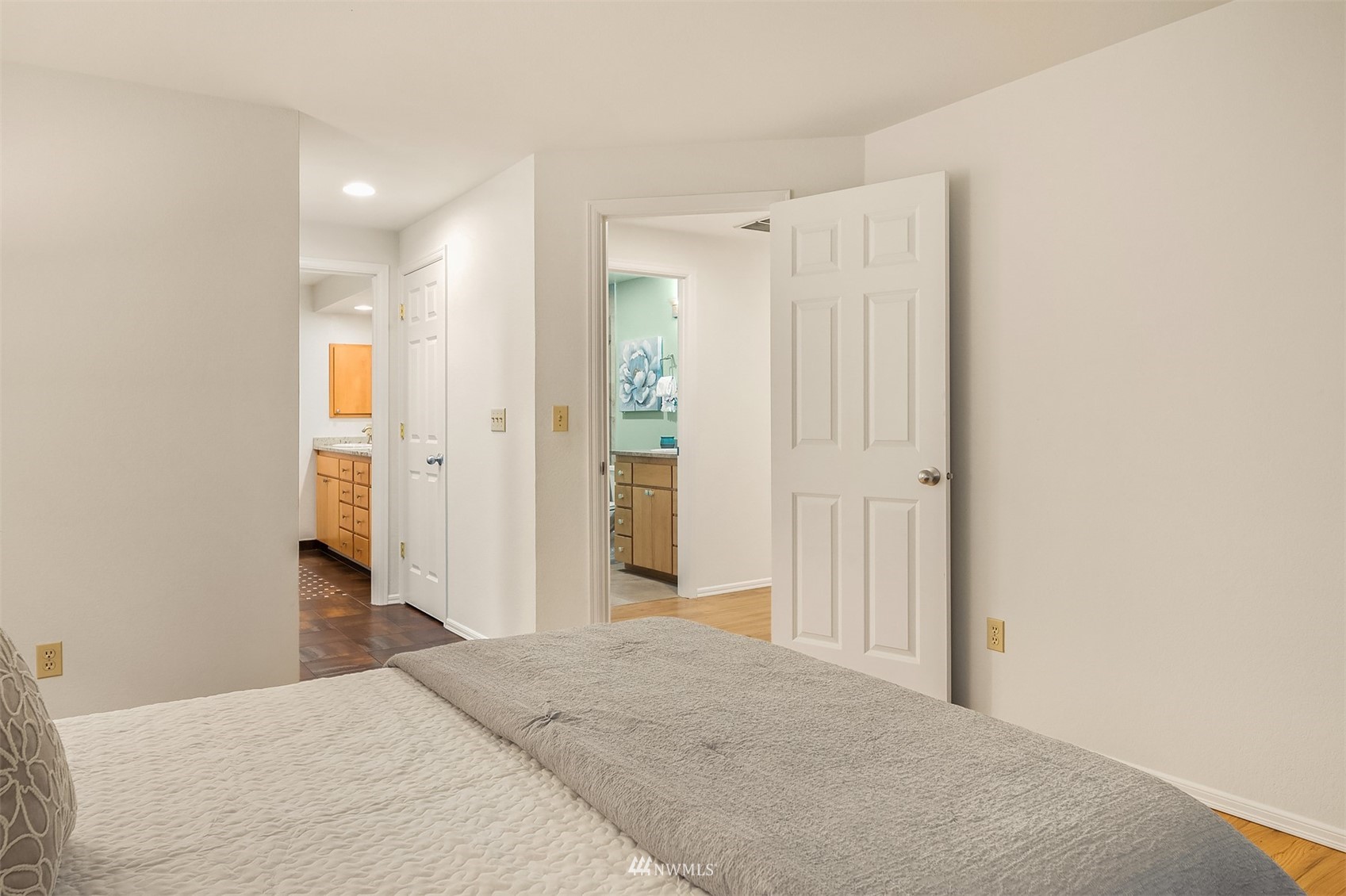 6730 114th Avenue Southeast Bellevue, WA 98006 - Photo 21 of 32 a view of a bathroom with a bathroom and a shower