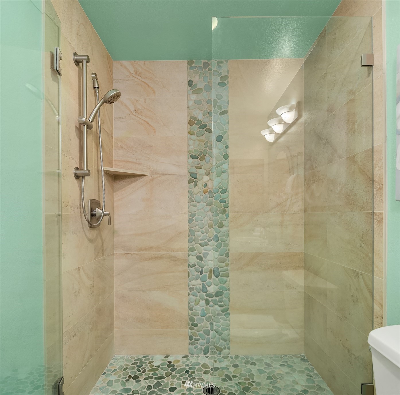 6730 114th Avenue Southeast Bellevue, WA 98006 - Photo 27 of 32 a bathroom with a shower