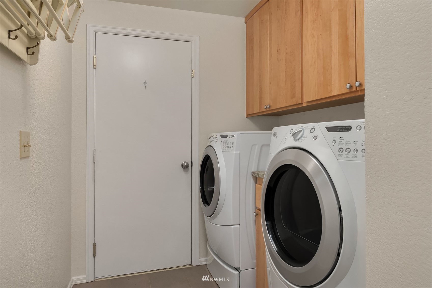 6730 114th Avenue Southeast Bellevue, WA 98006 - Photo 28 of 32 a utility room with dryer and washer