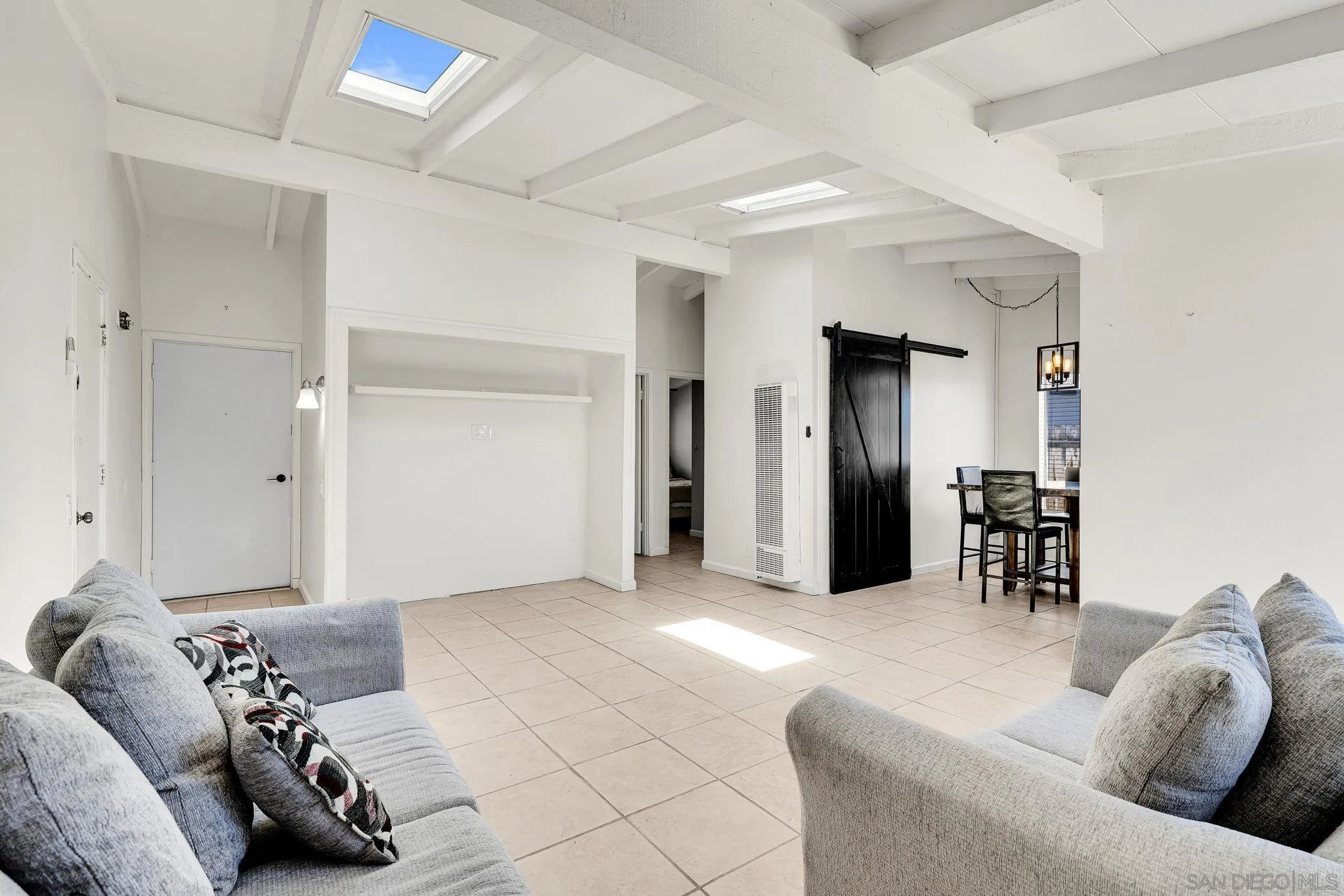 920 Raintree Place Vista, CA 92084 - Photo 8 of 22