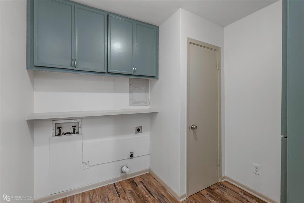 905 College Street Doyline, LA 71023 - Photo 12 of 26 a view of kitchen cabinets