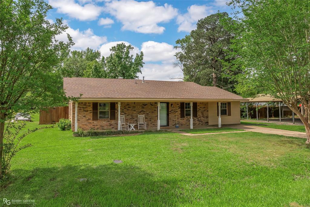 905 College Street Doyline, LA 71023 - Photo 2 of 26 a front view of a house with a garden