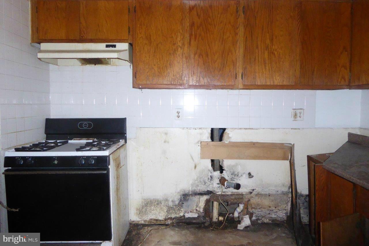 7957 Riggs Road, Unit 2 Hyattsville, MD 20783 - Photo 5 of 17 a kitchen with a stove and a cabinet