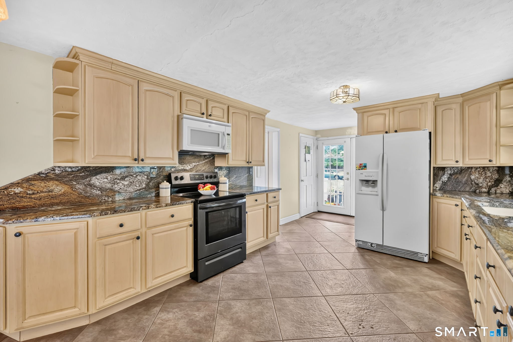 33 Chambers Street Manchester, CT 06042 - Photo 5 of 40