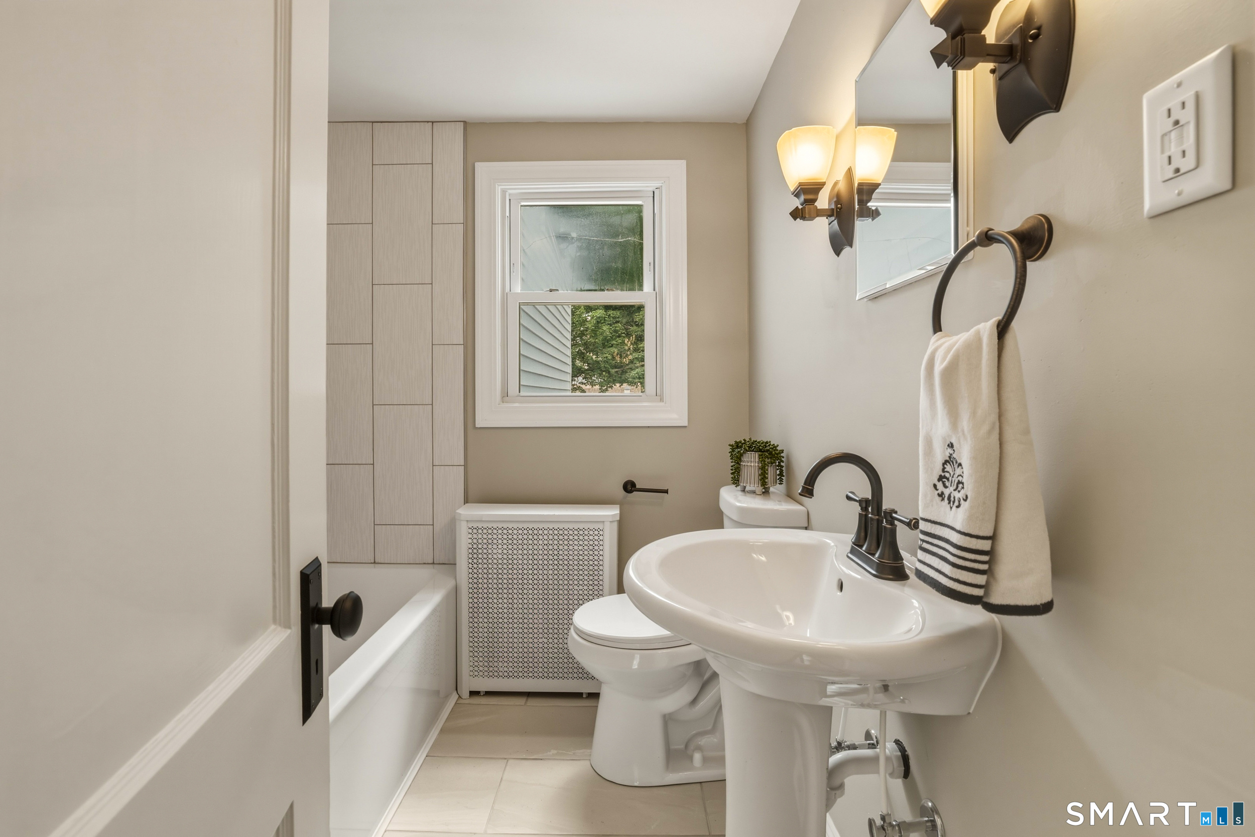 96 Campfield Road Manchester, CT 06040 - Photo 19 of 38 Main level bathroom
