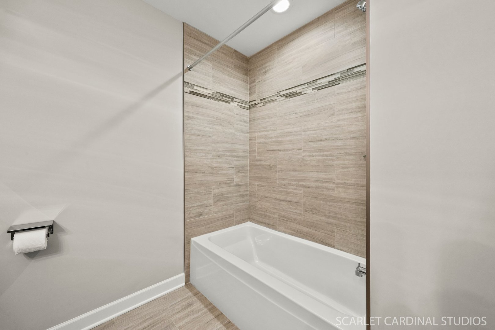 14253 Lacey Drive Lemont, IL 60439 - Photo 22 of 24 a bathroom with a bathtub