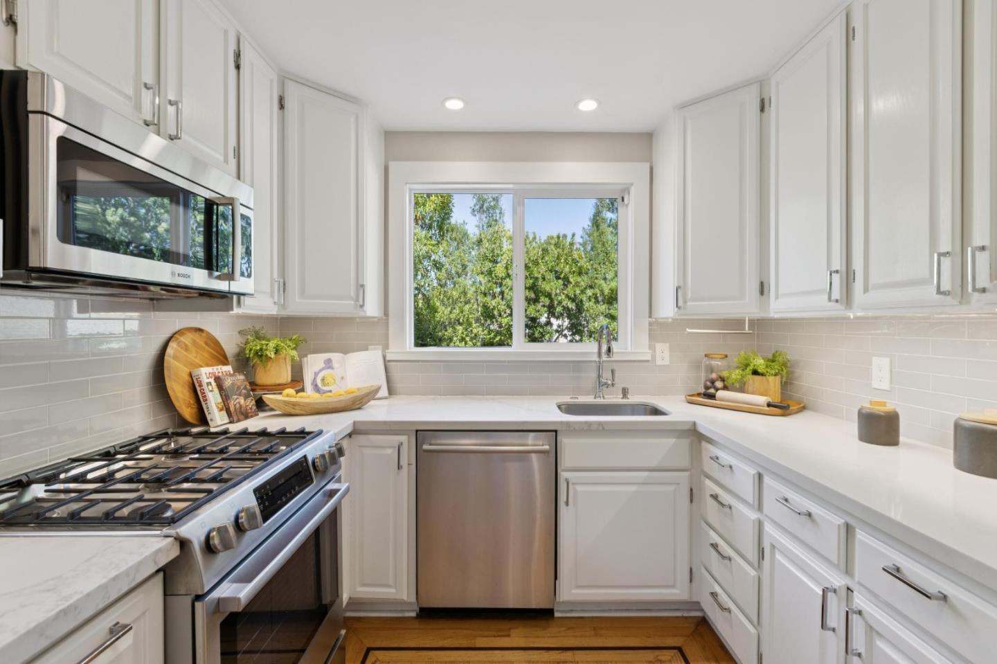 1227 Rhus Street San Mateo, CA 94402 - Photo 19 of 58 Gallery Image 19