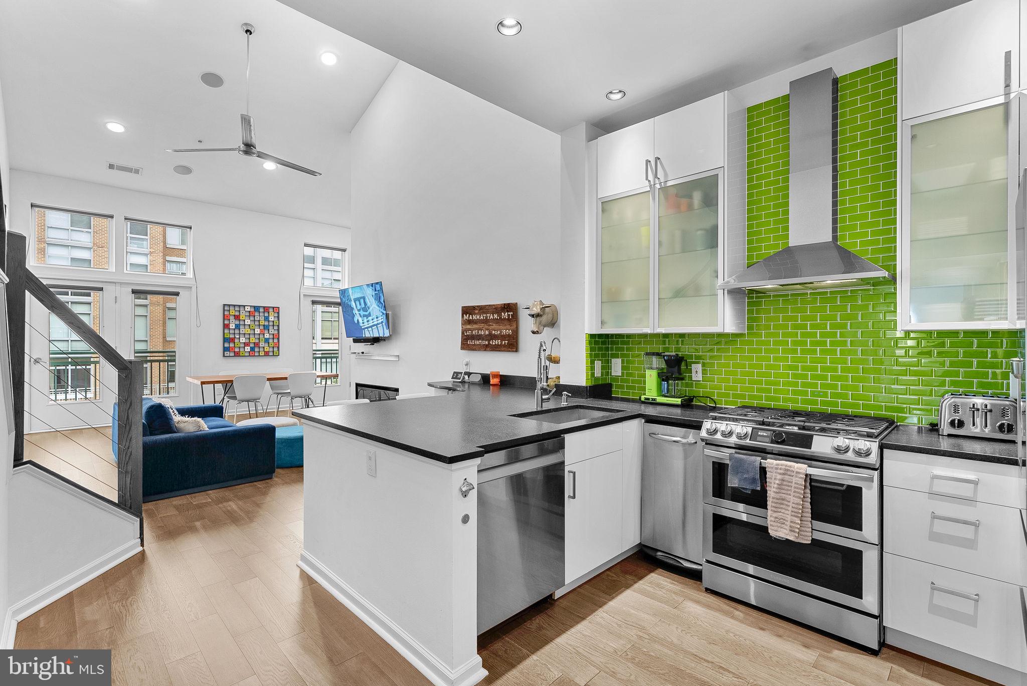 12000 Market Street, Unit 428 Reston, VA 20190 - Photo 4 of 105 OPEN spaces and light