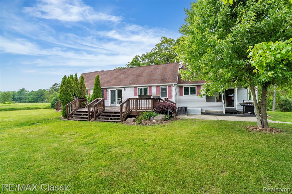 917 Middle Road Highland, MI 48357 - Photo 6 of 97