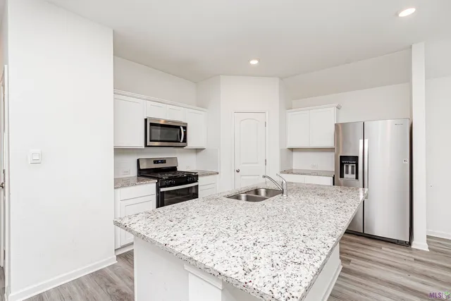 $279,900 | 15820 Loussier Drive, Zachary, LA 70791