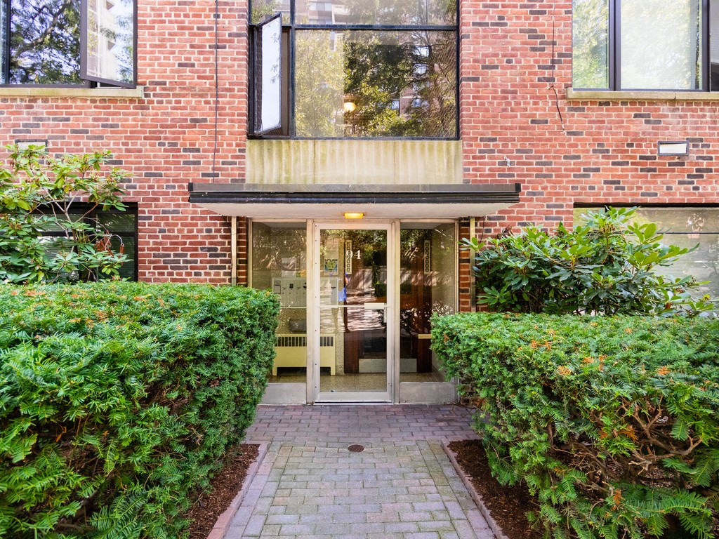 94 Griggs Road, Unit 1 Brookline, MA 02446 - Photo 3 of 15 Gallery Image 3