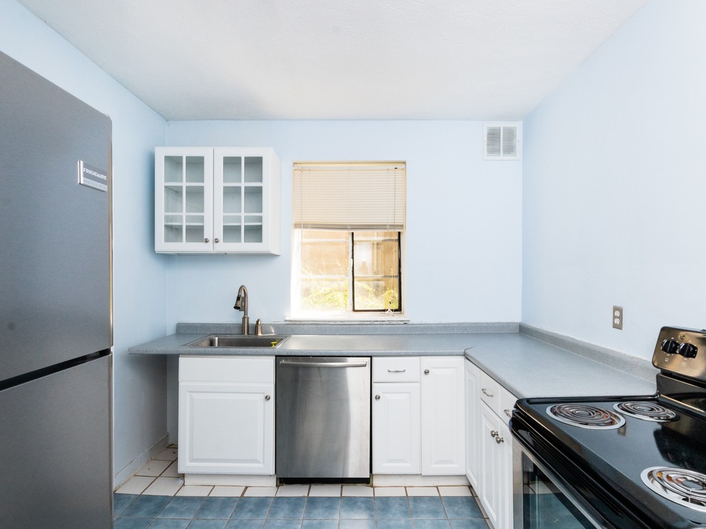 94 Griggs Road, Unit 1 Brookline, MA 02446 - Photo 8 of 15 Gallery Image 8
