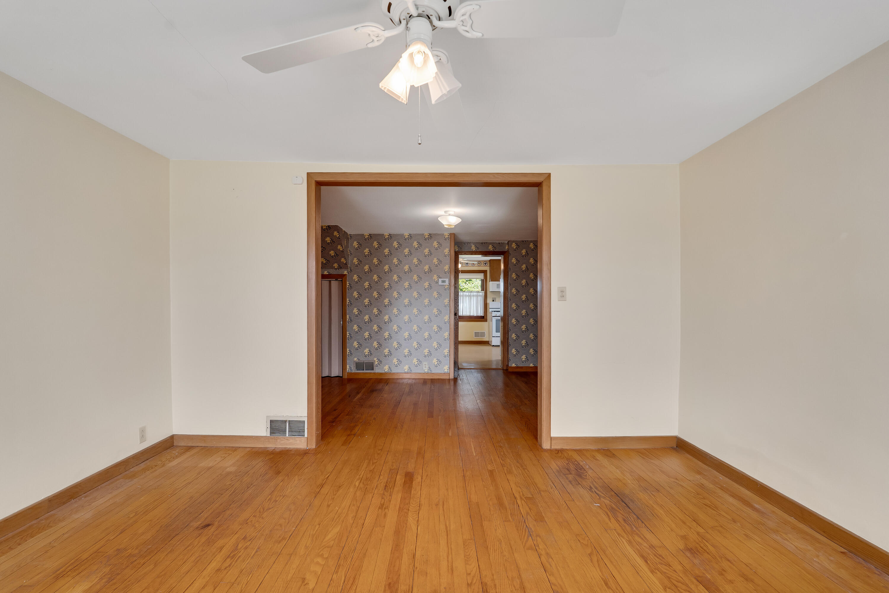 667 East Blackhawk Avenue Prairie du Chien, WI 53821 - Photo 14 of 61 25__DSC8336_mls