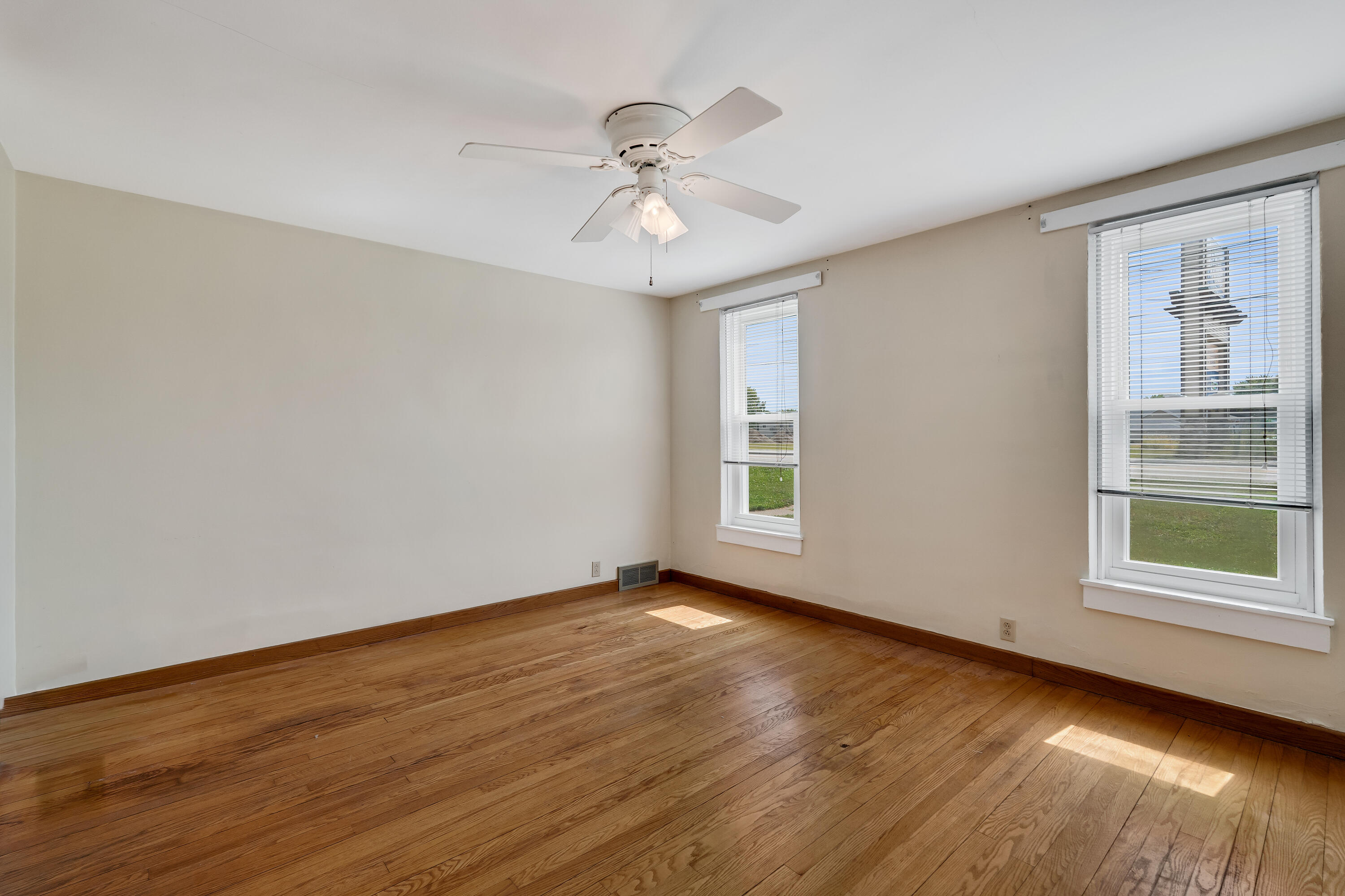 667 East Blackhawk Avenue Prairie du Chien, WI 53821 - Photo 16 of 61 23__DSC8311_mls