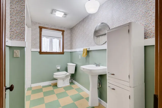 $249,999 | 667 East Blackhawk Avenue, Prairie du Chien, WI 53821