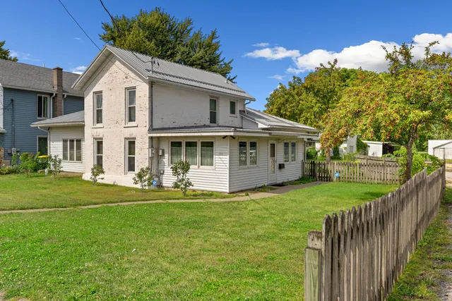 $249,999 | 667 East Blackhawk Avenue, Prairie du Chien, WI 53821