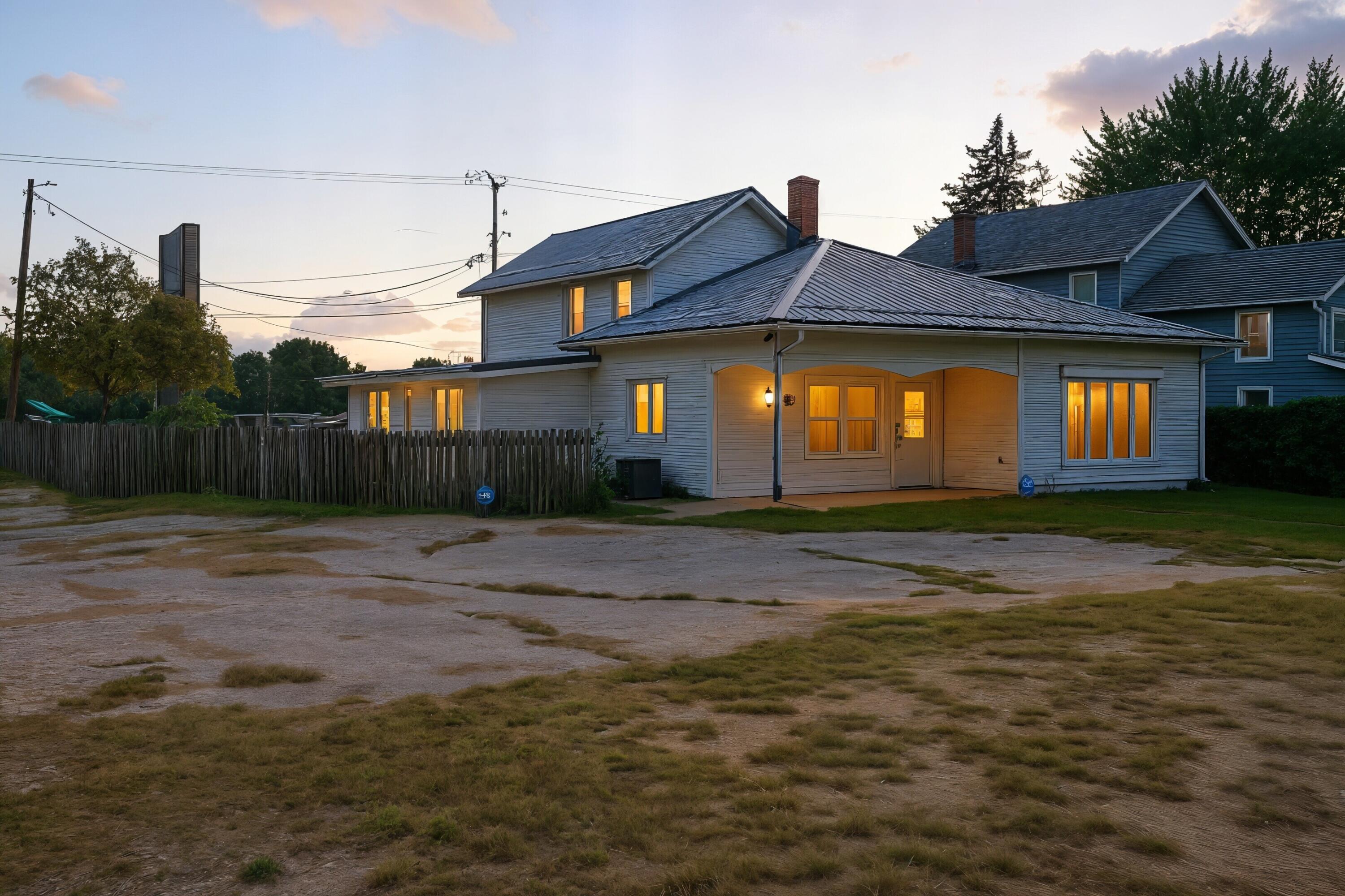 667 East Blackhawk Avenue Prairie du Chien, WI 53821 - Photo 33 of 61 61__DSC8687_twilight_dd2481e5edd44cefb25