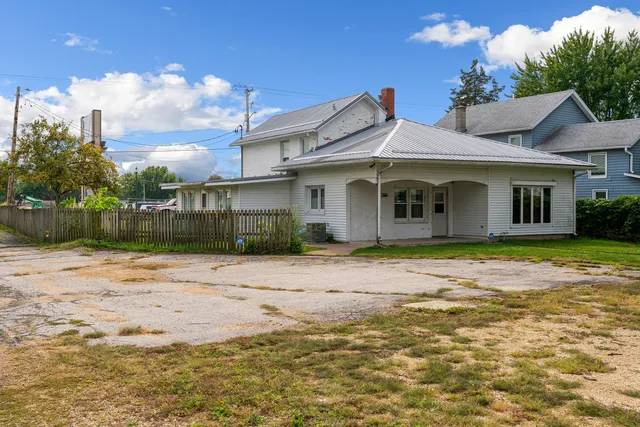 $249,999 | 667 East Blackhawk Avenue, Prairie du Chien, WI 53821