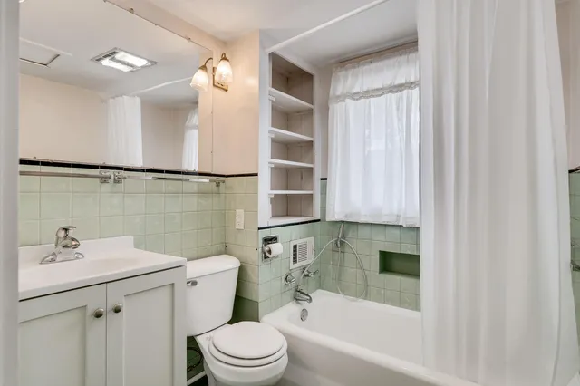 $249,999 | 667 East Blackhawk Avenue, Prairie du Chien, WI 53821