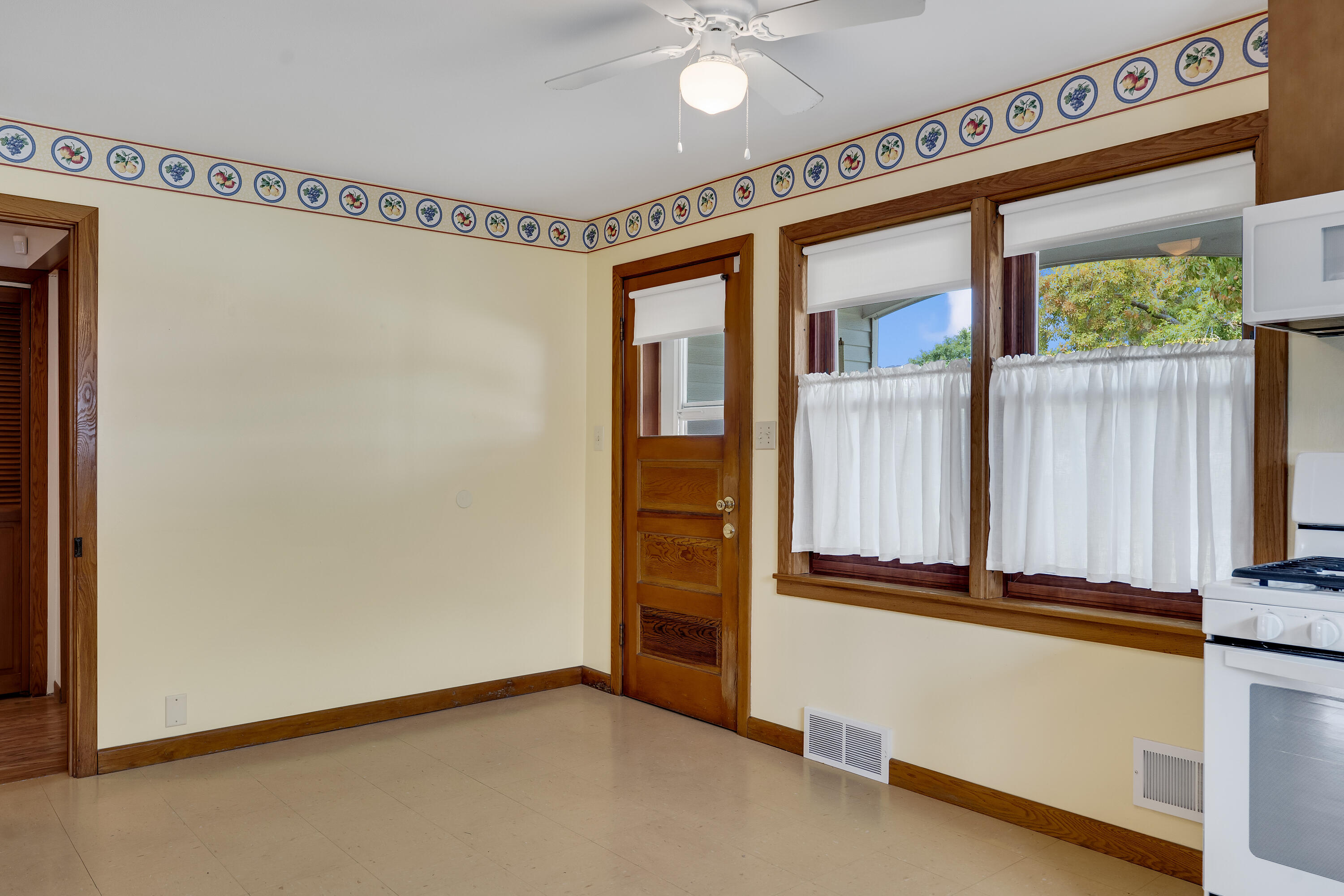 667 East Blackhawk Avenue Prairie du Chien, WI 53821 - Photo 5 of 61 16__DSC8396_mls