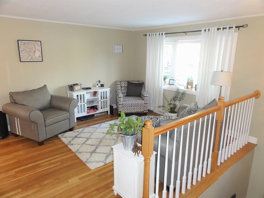 10 Priscilla Road Hopkinton, MA 01748 - Photo 3 of 38 Gallery Image 3