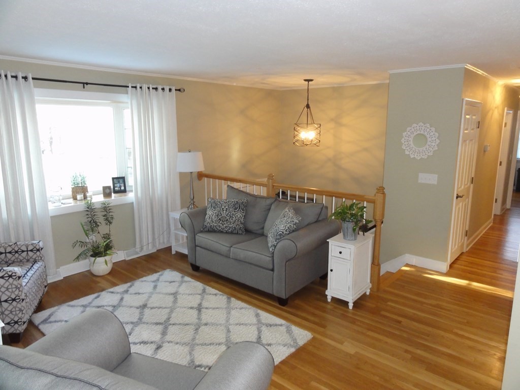 10 Priscilla Road Hopkinton, MA 01748 - Photo 4 of 38 Gallery Image 4