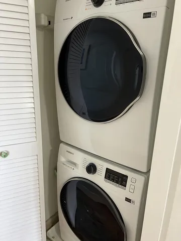 a close up view of a washer and dryer