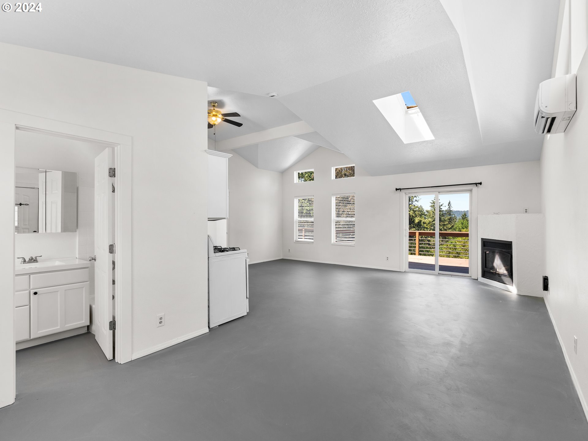 3911 Southwest Baird Street Portland, OR 97219 - Photo 15 of 38 Gallery Image 15
