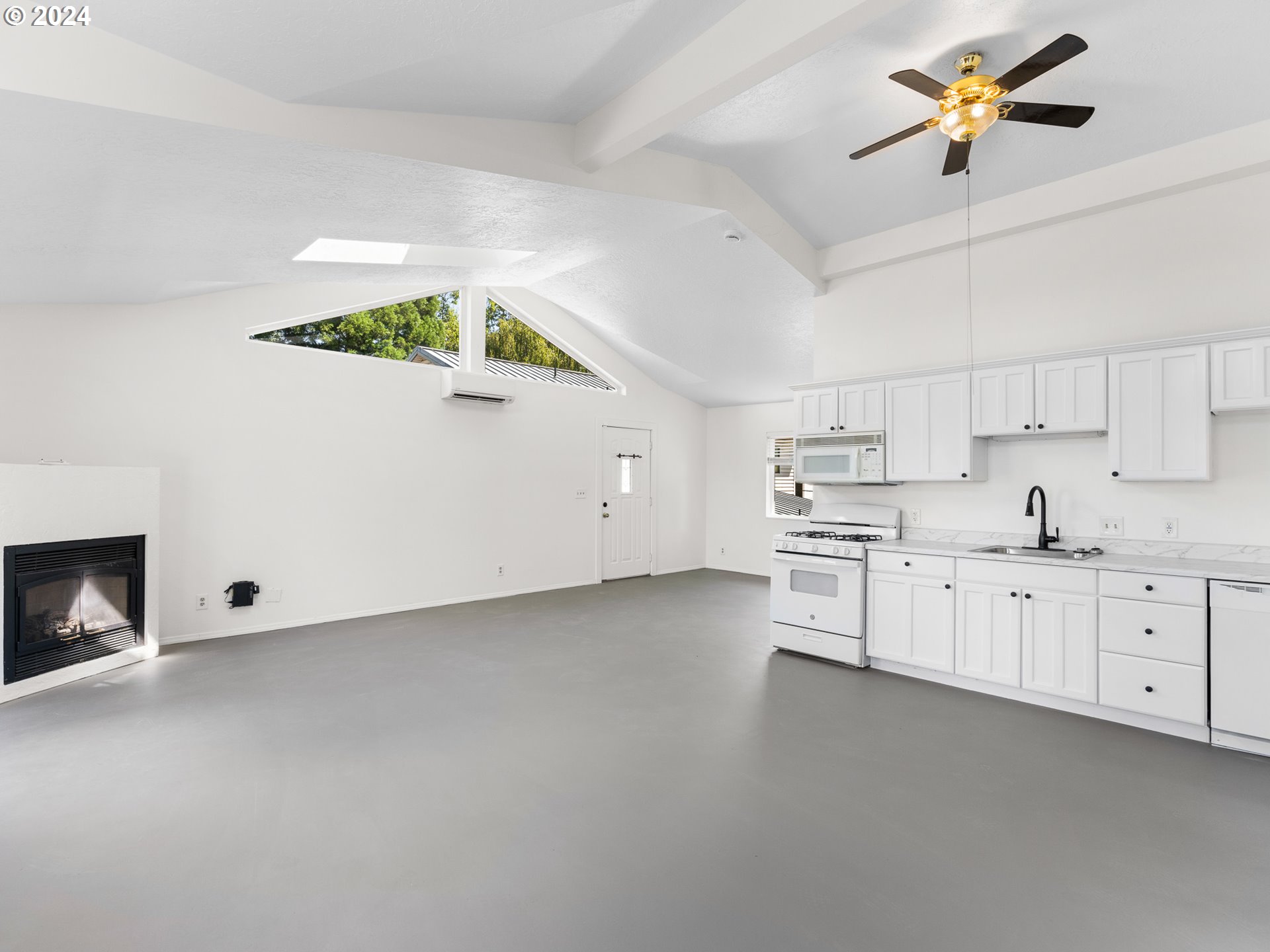 3911 Southwest Baird Street Portland, OR 97219 - Photo 17 of 38 Gallery Image 17