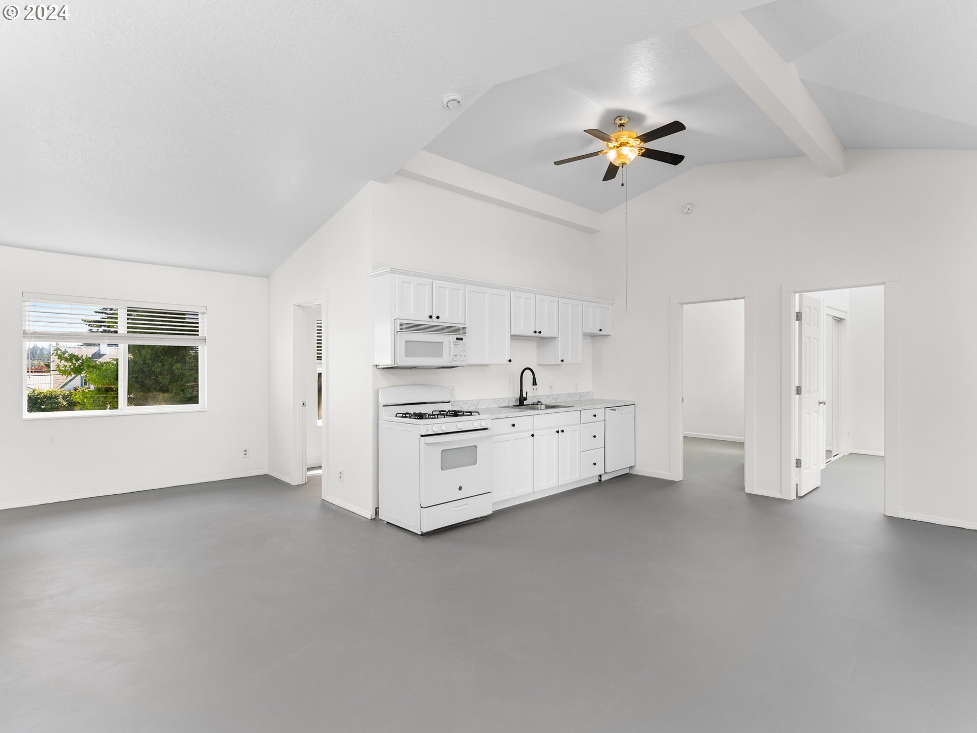 3911 Southwest Baird Street Portland, OR 97219 - Photo 18 of 38 Gallery Image 18