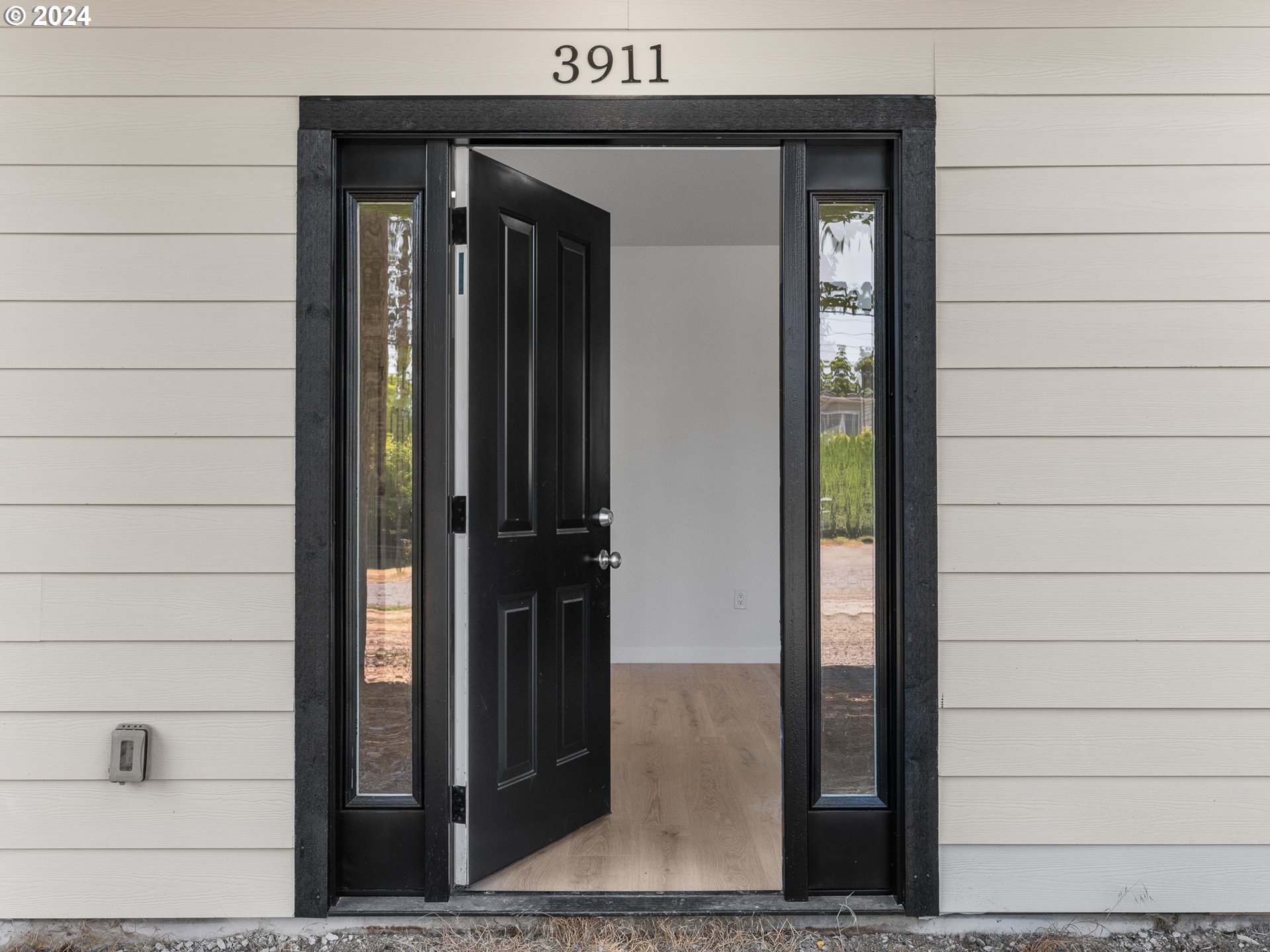 3911 Southwest Baird Street Portland, OR 97219 - Photo 3 of 38 Gallery Image 3