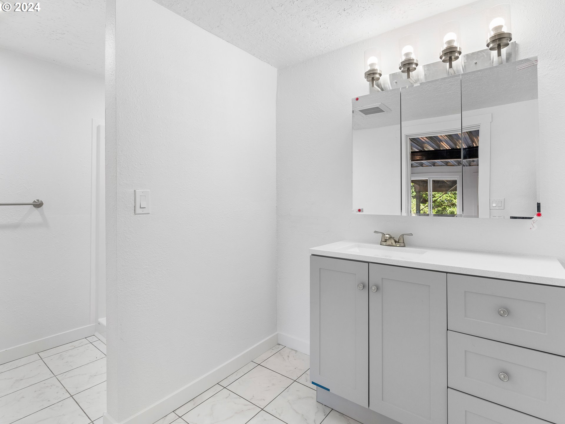 3911 Southwest Baird Street Portland, OR 97219 - Photo 31 of 38 Gallery Image 31